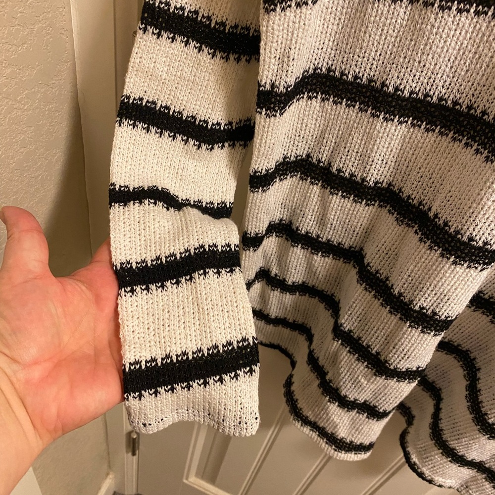 FOREVER 21 1X Sweater white with black stripe hoodie sweater 1X cover up juniors - Picture 3 of 5